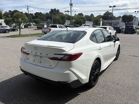 Used 2026 Toyota Camry SE AWD/4WD image 7