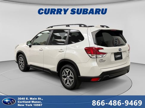 Used 2023 Subaru Forester Premium AWD/4WD image 3