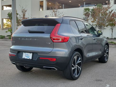 Used 2019 Volvo XC40 T5 R-Design image 4