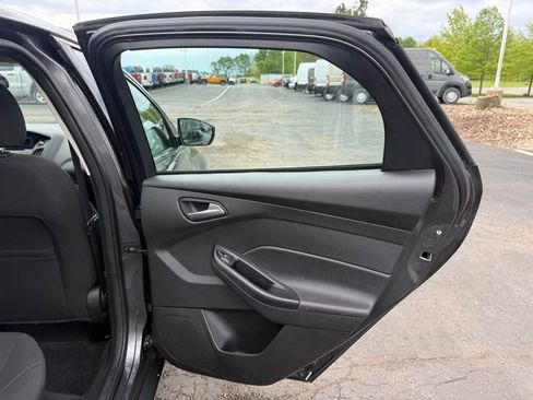 Used 2017 Ford Focus SE FWD image 41