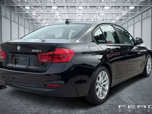Used 2017 BMW 320i Sedan RWD image 5