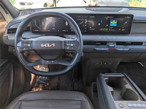 Certified 2024 Kia EV9 Land image 18