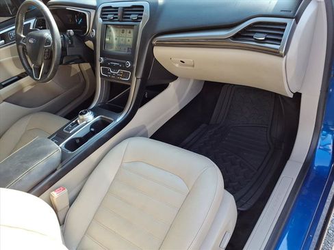 Used 2018 Ford Fusion SE w/ Fusion SE Technology Package FWD image 18