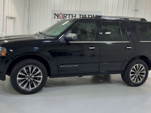 Used 2017 Lincoln Navigator Select RWD image 6