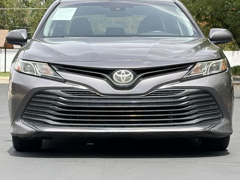 Used 2020 Toyota Camry LE FWD image 9