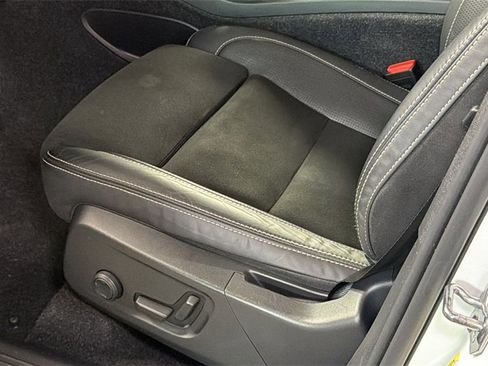 Used 2021 Volvo XC40 T5 R-Design w/ Advanced Package image 24