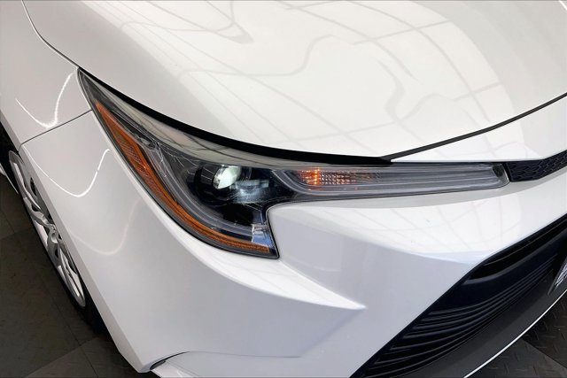 Used 2025 Toyota Corolla LE FWD image 29