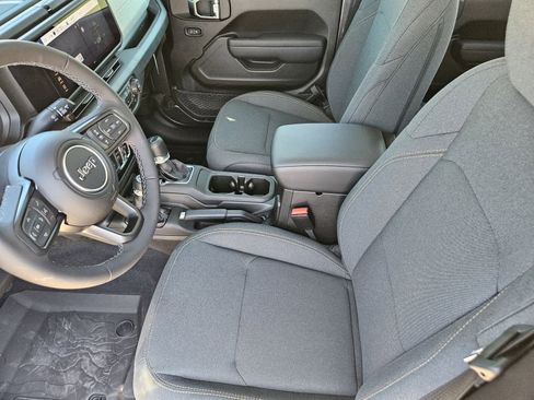 New 2025 Jeep Gladiator Sport AWD/4WD image 12