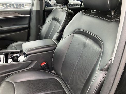 Certified 2023 Jeep Grand Cherokee L Limited w/ Luxury Tech Group II image 12