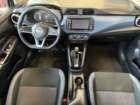 Used 2024 Nissan Versa SV FWD image 3