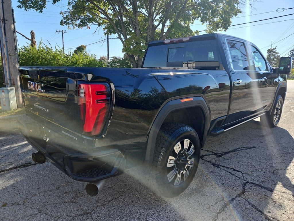 Used 2024 GMC Sierra 2500 Denali w/ Denali Reserve Package AWD/4WD image 3