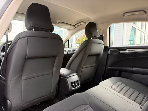 Used 2019 Ford Fusion SE FWD image 15