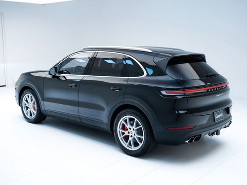Used 2025 Porsche Cayenne S image 3
