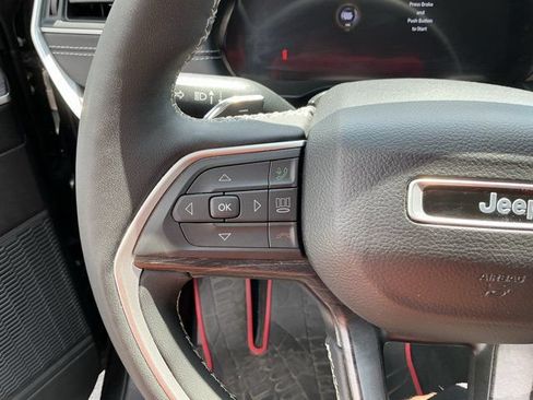 Used 2023 Jeep Grand Cherokee Limited AWD/4WD image 26