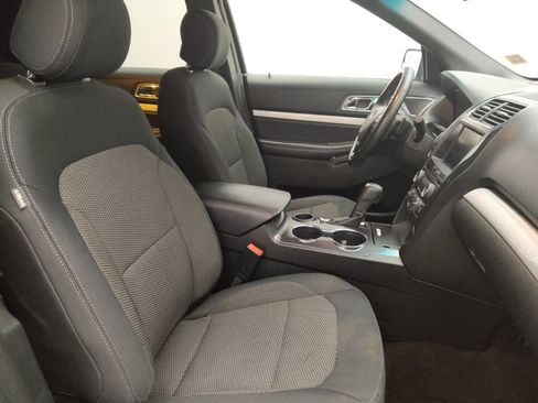 Used 2016 Ford Explorer XLT w/ Equipment Group 201A FWD image 21