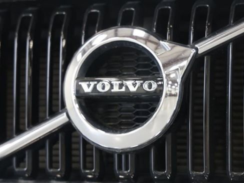 Used 2021 Volvo XC60 T6 Momentum image 4