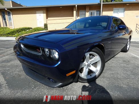 Used 2014 Dodge Challenger R/T RWD image 12