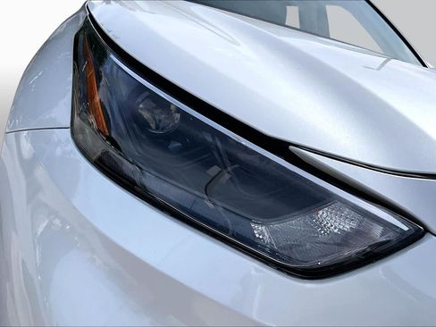 Used 2023 Toyota Highlander XLE FWD image 28