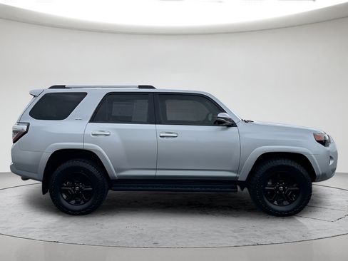 Certified 2020 Toyota 4Runner SR5 Premium AWD/4WD image 4