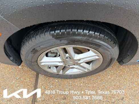 Used 2023 Hyundai Kona SE FWD image 4