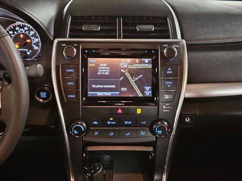 Used 2017 Toyota Camry SE w/ Moonroof Package image 15