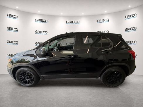 Used 2022 Chevrolet Trax LS w/ Tint and Cruise Package FWD image 4