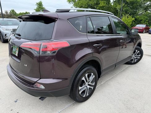 Used 2018 Toyota RAV4 LE FWD image 5