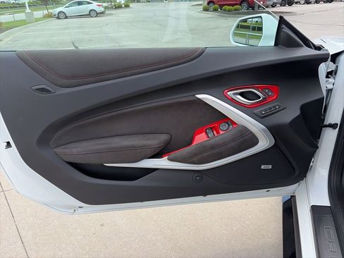 Used 2019 Chevrolet Camaro ZL1 RWD image 39