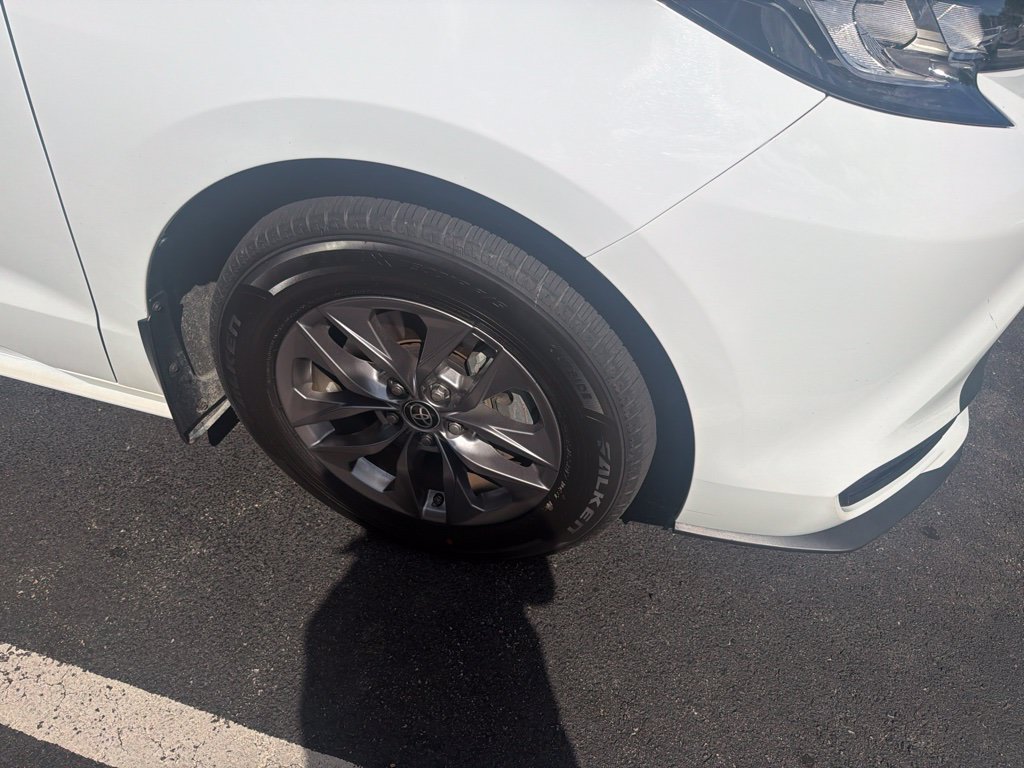 Used 2023 Toyota Sienna LE FWD image 10