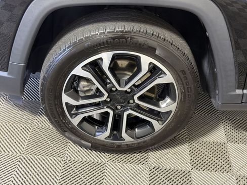 Used 2024 Jeep Compass Limited w/ Sun and Sound Group AWD/4WD image 12