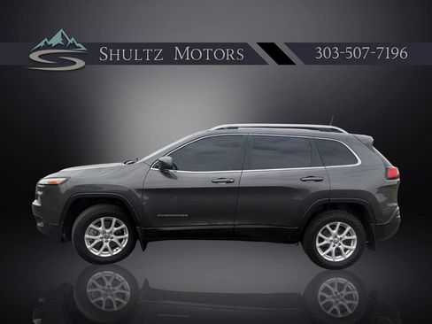 Used 2018 Jeep Cherokee Latitude Plus w/ Cold Weather Group AWD/4WD image 8