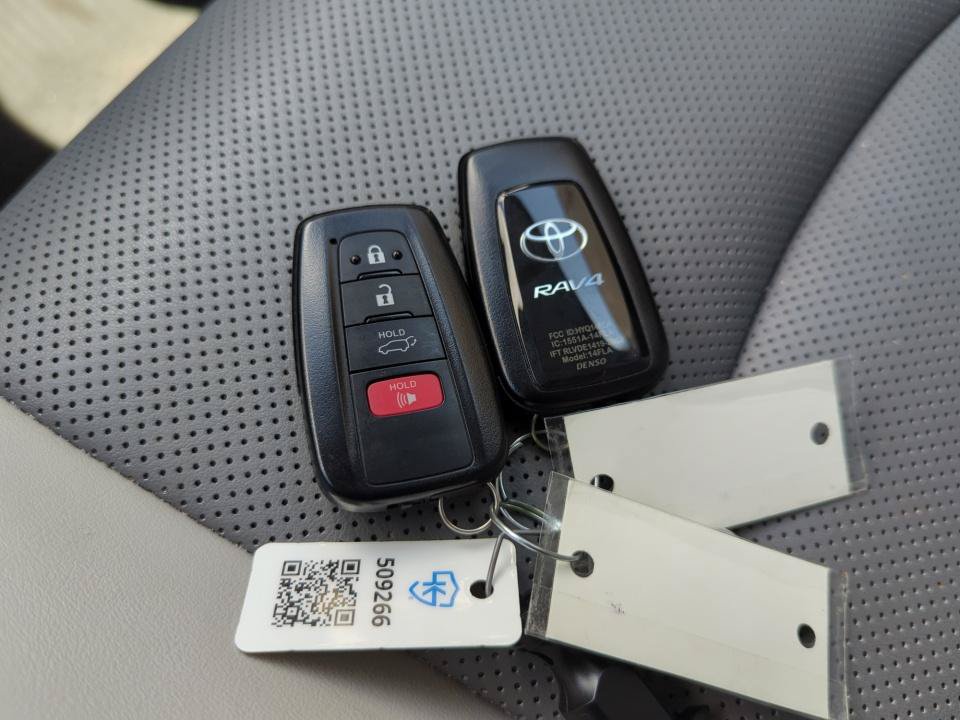 Used 2023 Toyota RAV4 Limited AWD/4WD image 39