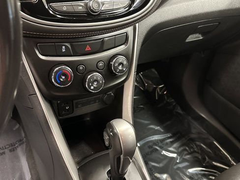 Used 2022 Chevrolet Trax LT w/ Redline Edition image 13