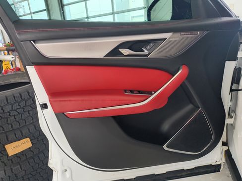 Used 2023 Jaguar F-PACE R-Dynamic S image 9