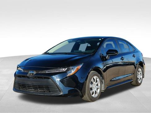 Used 2025 Toyota Corolla LE image 3