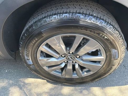 Certified 2025 Nissan Pathfinder SV FWD image 30