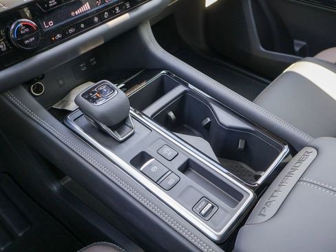 New 2026 Nissan Pathfinder Platinum FWD image 13