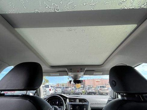 Used 2021 Volkswagen Tiguan SEL FWD image 16