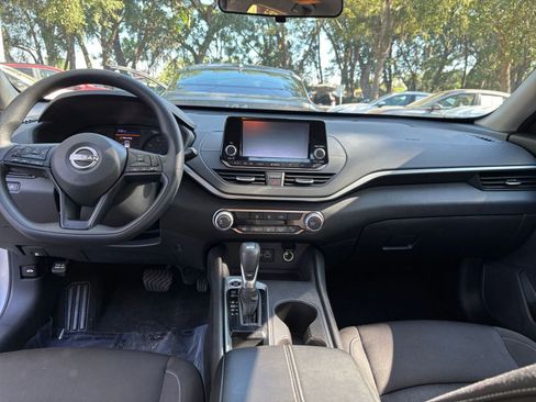 Used 2024 Nissan Altima 2.5 S FWD image 32