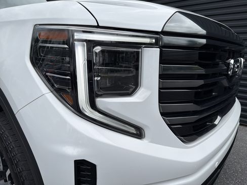 Used 2024 GMC Sierra 1500 AT4 w/ Technology Package AWD/4WD image 24