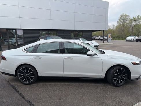 Used 2024 Honda Accord Touring image 2
