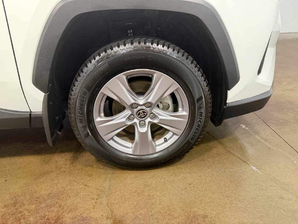 Used 2025 Toyota RAV4 XLE AWD/4WD image 87