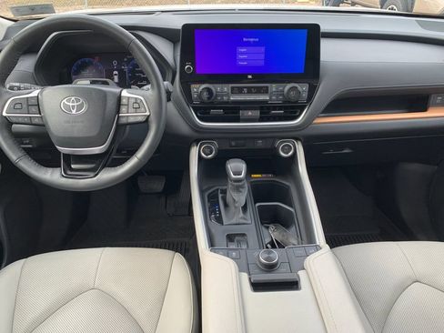 Used 2024 Toyota Grand Highlander Platinum image 16