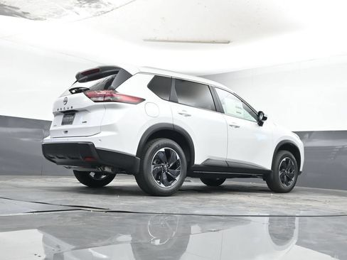 Used 2026 Nissan Rogue SV w/ SV Premium Package AWD/4WD image 13
