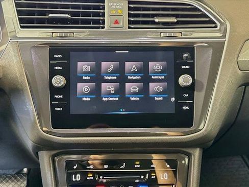 Used 2023 Volkswagen Tiguan SE FWD image 13