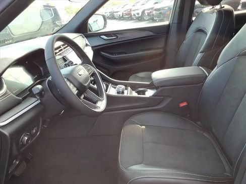New 2025 Jeep Grand Cherokee L Altitude AWD/4WD image 8