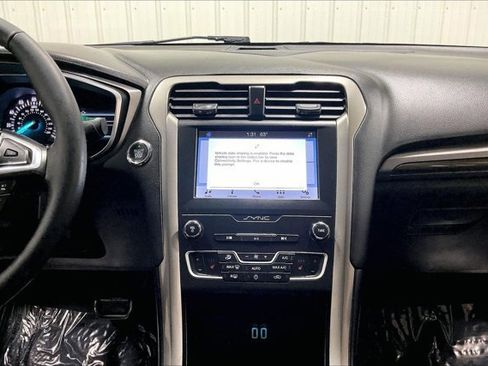 Used 2019 Ford Fusion SEL image 6