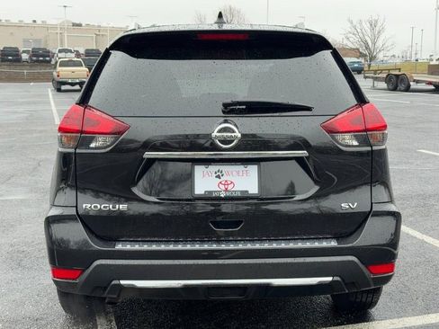 Used 2018 Nissan Rogue SV image 6