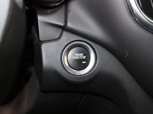 Used 2023 Chevrolet Equinox LT image 24