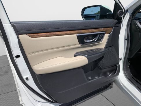Used 2018 Honda CR-V Touring image 10